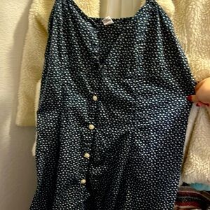 Fitted Buttoned Dress💙